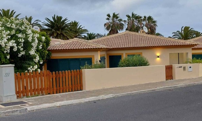 Campo de Baixo House | House a few steps from the beach, Porto Santo