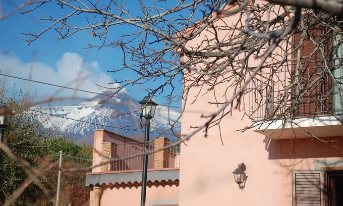 Santa Venerina Villa | House among the vineyards of Zafferana Etnea