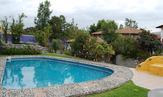 Tumbaco House | House Anahi. Beautiful, cozy and independent house. Quiet in contact with nature