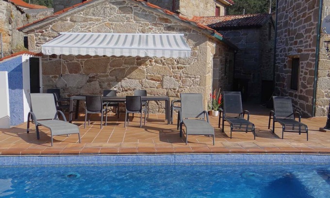 Muros House | House As Xardeiras. House with swimming pool and t