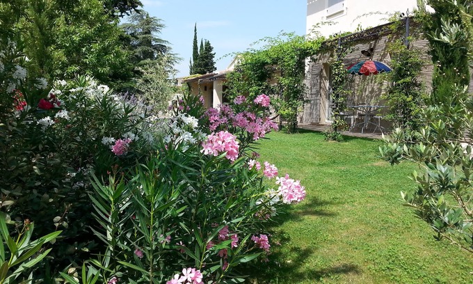 Puyvert House | House at the foot of the Luberon, near Lourmarin, 40min. secure with swimming pool