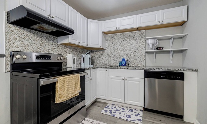 East Side House | House B Atlanta Zoo Private Parking Fully Fenced Side Yard 1Bedroom 1Bathroom