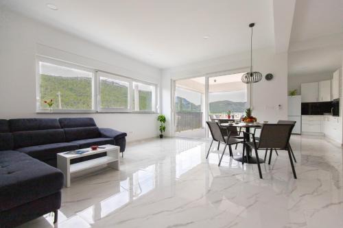 Broce Villa | House Bartulovic -Lucia Apartment with sea view