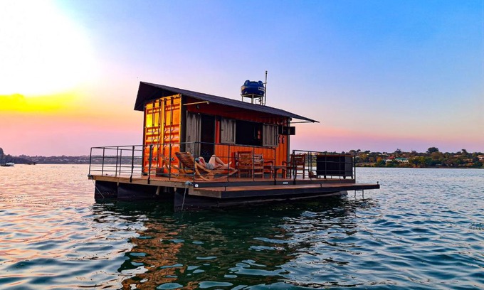 Brasilia House | House Boat "Faroeste Caboclo"