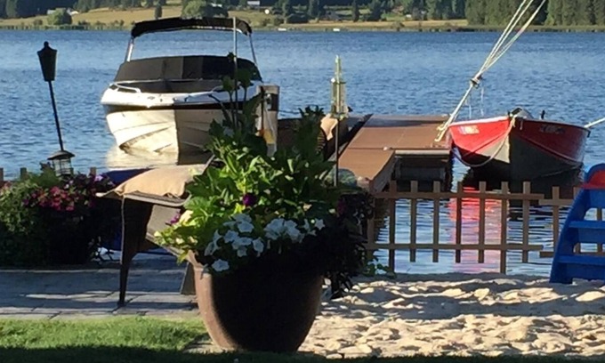 Valley House | House By The Lake
