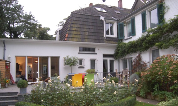 Neukirchen-Vluyn House | House by the pond ... but so central