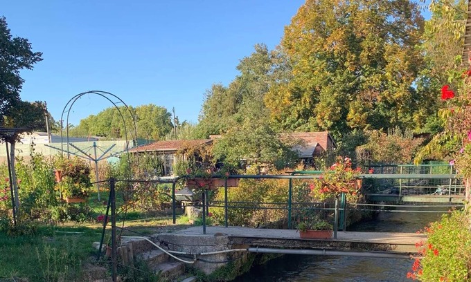 Beauvais House | House by the river!