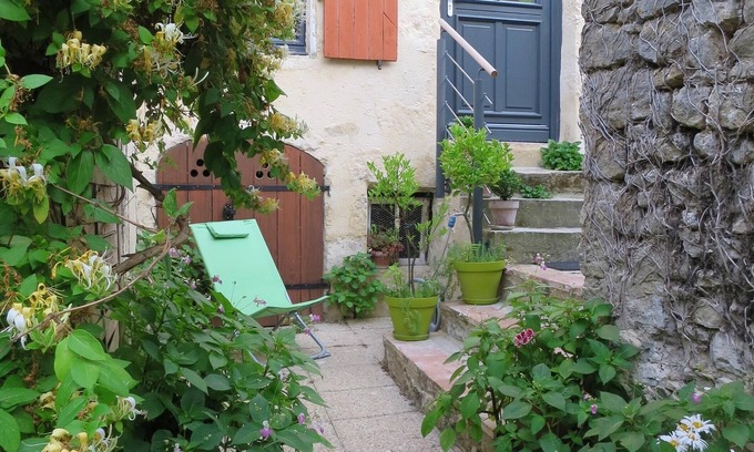 Mamers Cottage | House classified "4 épis" with small garden. Charm & Calm. Historic district