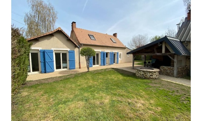 Arnage House | House close to circuit/garage, parking, garden