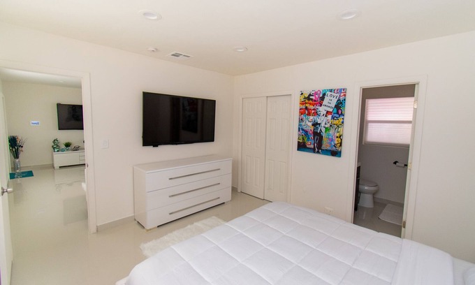 Royal Poinciana House | House Close to Hard Rock, Downtown & Beach Luxury