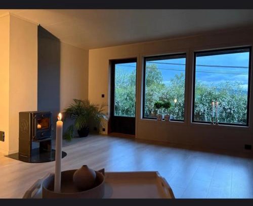 Spjelkavik Apartment | House close to the beach with a view!