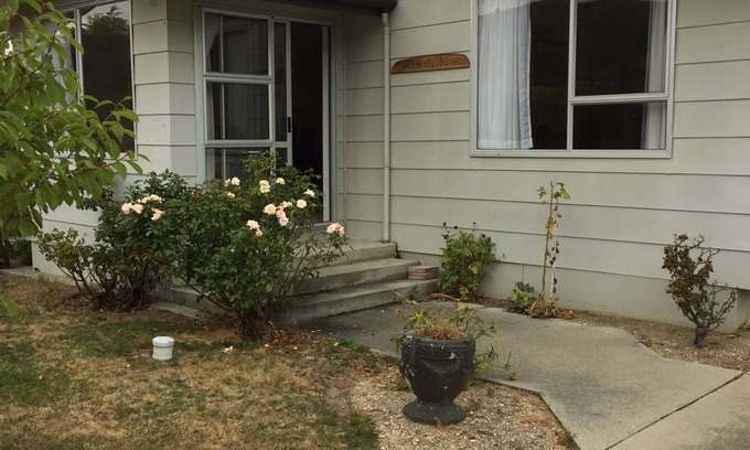 Clyde House | House - Clyde Getaway - 5 Minute walk to Clyde Township