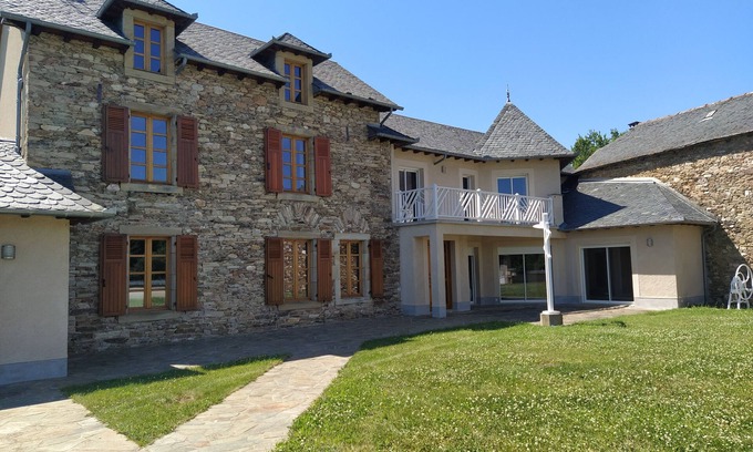 Ledergues House | House combining old and new in Aveyron