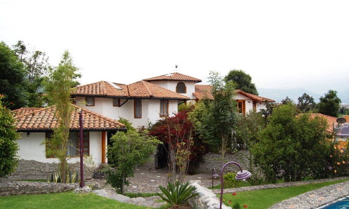 Tumbaco House | House Dalia. Beautiful, cozy and independent house. Quiet in contact with nature