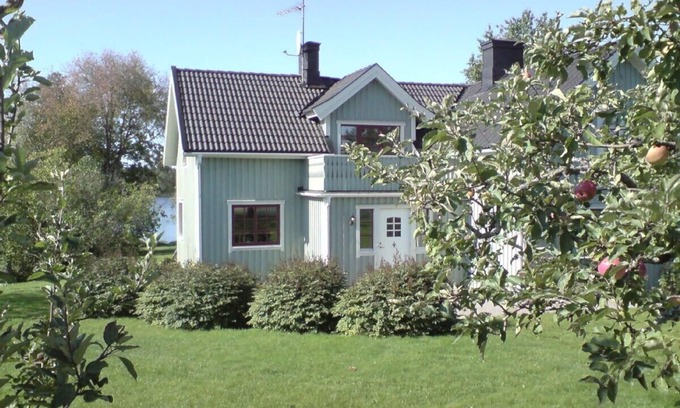 Alvesta House | House directly at the lake, silence, relaxation and fishing, internet