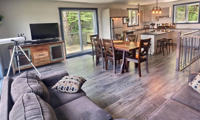 Saint-Raymond Ski Chalet | House directly on Lake Sept-Îles, 40 minutes from Quebec City