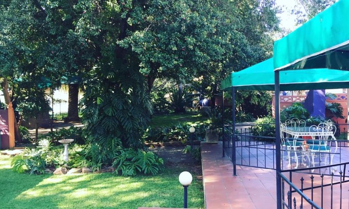 Newcastle House | House Ebony B&B