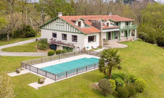 Urrugne Villa | House, exceptional environment, 7 bedrooms, Urrugne, 7 mn from st Jean de Luz