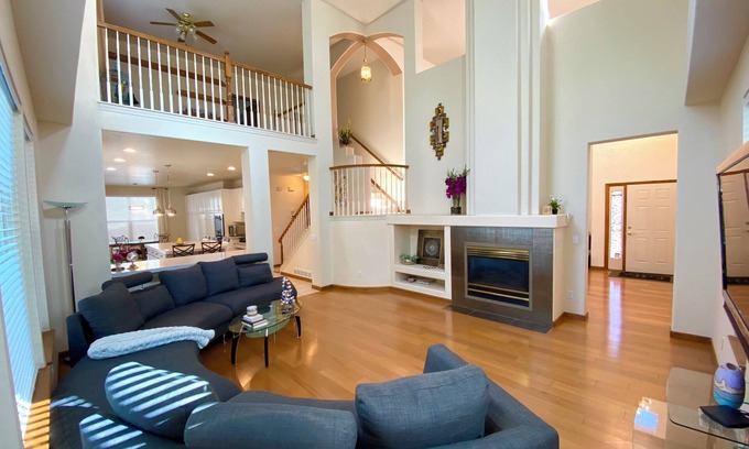 Castle Pines North House | House -Extend your stay to SAVE! Visit Gorgeous Castle Pines, CO- Great location