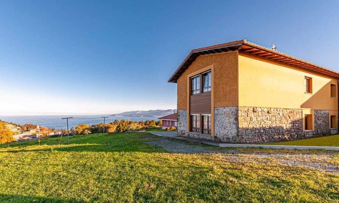 Luces Apartment | House facing the sea, for 6 people, garden, barbecue perfect for families