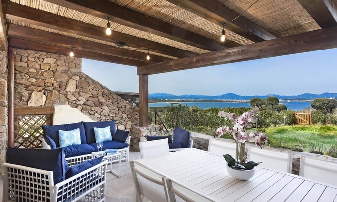 Li Cuncheddi House | House facing the sea Location Li Cuncheddi/Capo Ceraso, Olbia. Condominium swimming pool