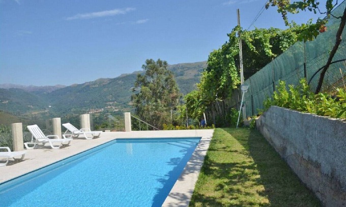 Gondoriz Ski Chalet | House for 8 people with private pool near Gerês