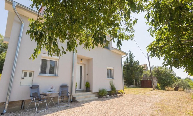 Bicine House | House for rent Serenity