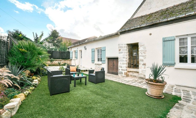 Barbizon House | House