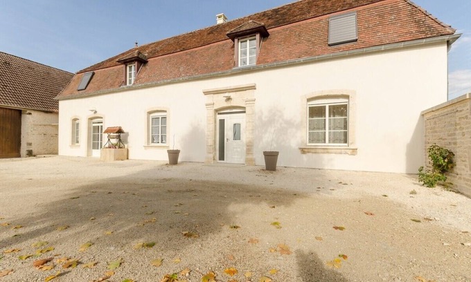 Saint-Usage House | House