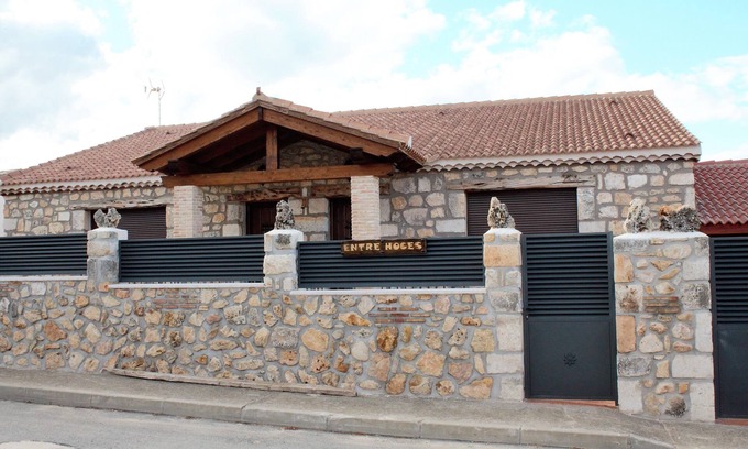 Campo de San Pedro Cottage | House (full rental) Entre Hoces for 10-12 people