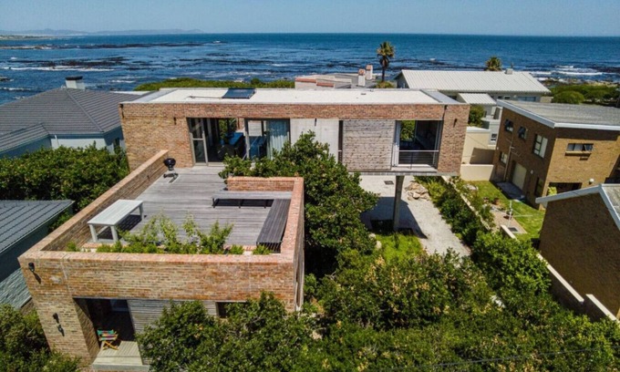 Onrus House | House Fynbos | Designer House | Sea & Mountain Views