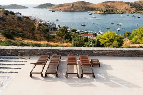 Vourkari House | House garden