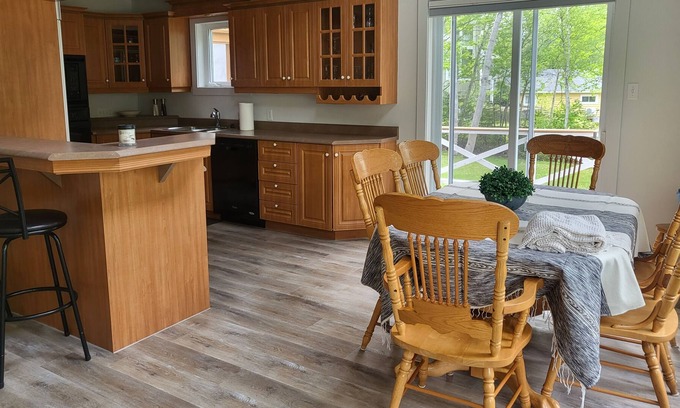 Landry House | House Golf course . River front, kayaking,canoe,paddle board.Gorgeous sunsets