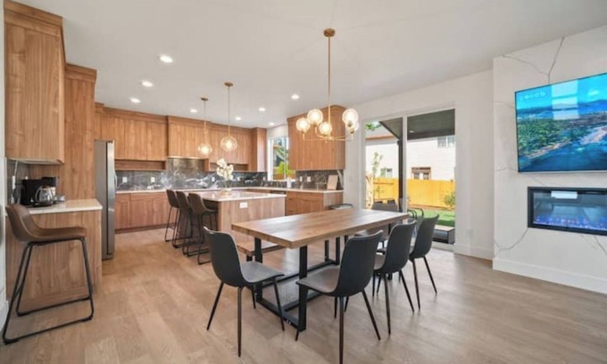 Vancouver House | House hot tub sauna close to PDX Airport
