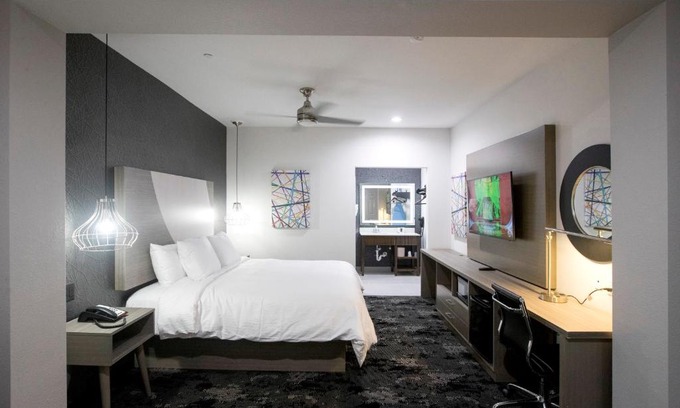 George Bush Park/Eldridge Hotel | House Hotel