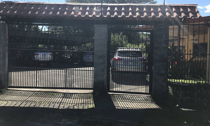 Alajuela House | House in Alajuela, 10 mins from the airport 300 meters from the Plaza Real mall.