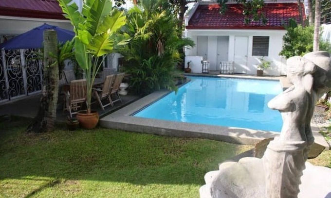 Las Pinas House | House in BF Homes Int. w/Pool and Jacuzzi