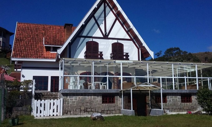 Vila Mantiqueira Cottage | House in Campos, high standard to 05 km from the center of Capivari