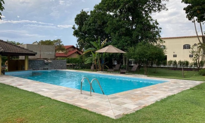 Cabreuva House | House in condominium, wet bar next to SP