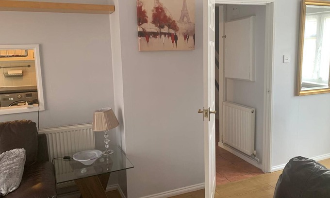 Dunstable House | House in Elm Park, 15min drive from luton airport, Free WIFI, Free Parking