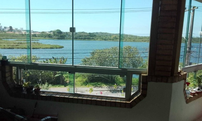 Campeche Norte House | House in front of a small lake in Campeche