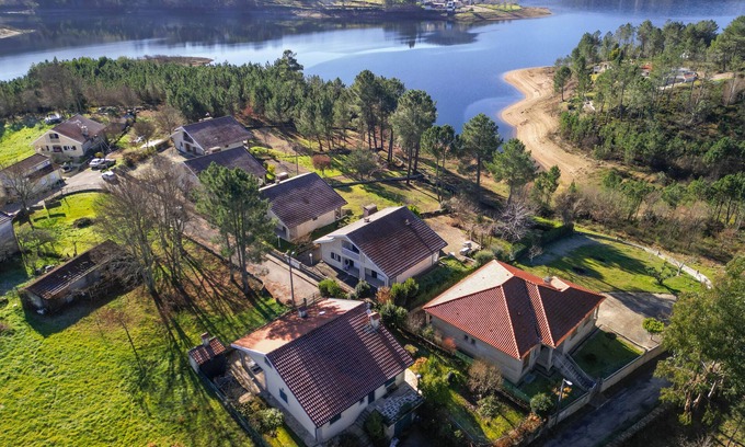 Cabril Villa | House in gerês in front of the dam - petfriendly