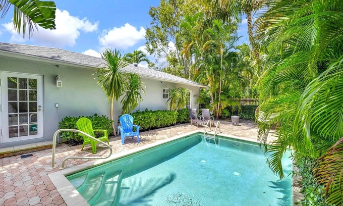 Flamingo Parks House | House in Historic community of West Palm Beach w complimentary Pool Heating
