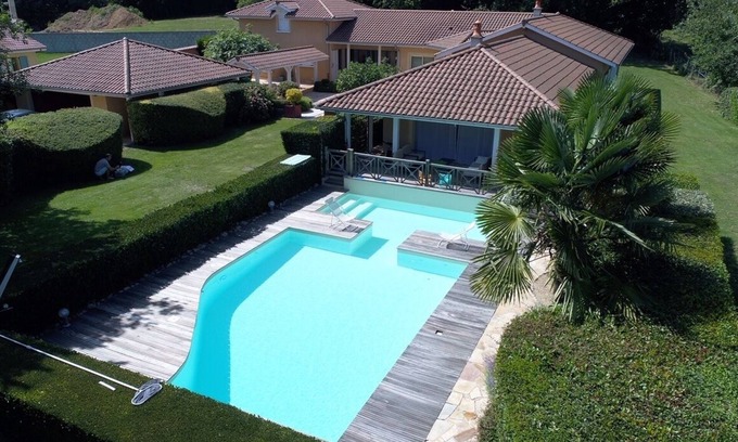 Faramans House | House in landscaped garden 1km from the village