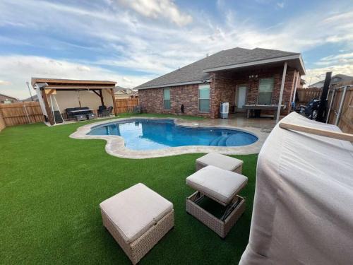 Midland House | House in Midland TX with pool