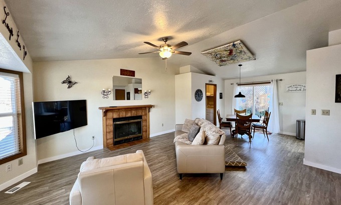 Collister House | House in North Boise, Idaho;fenced Backyard; Dog friendly;Near Bogus Basin Ski