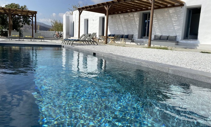 Molos House | House in Paros, Greece, near the beach, sleeps 10