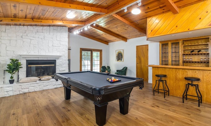 Valley Glen House | HOUSE IN PRIME LOCATION WITH HUGE POOL & SPA