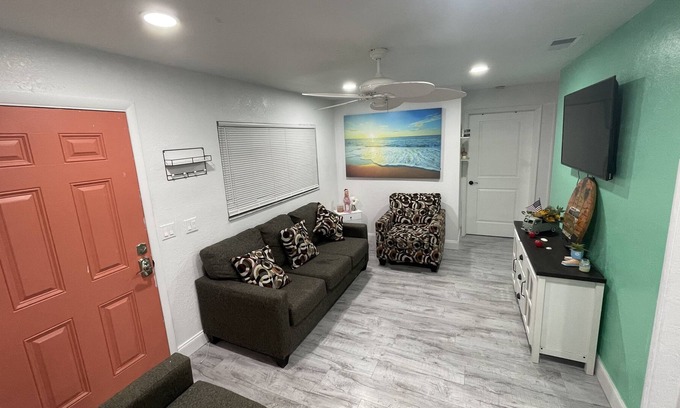 Plant City House | House in quiet neighborhood and close to beautiful beaches