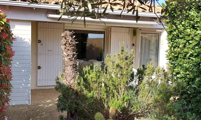 Portiragnes House | House in residence with Mediterranean garden